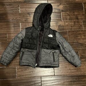 North face puffy reversible faux fur inside dark grey and black 7/8